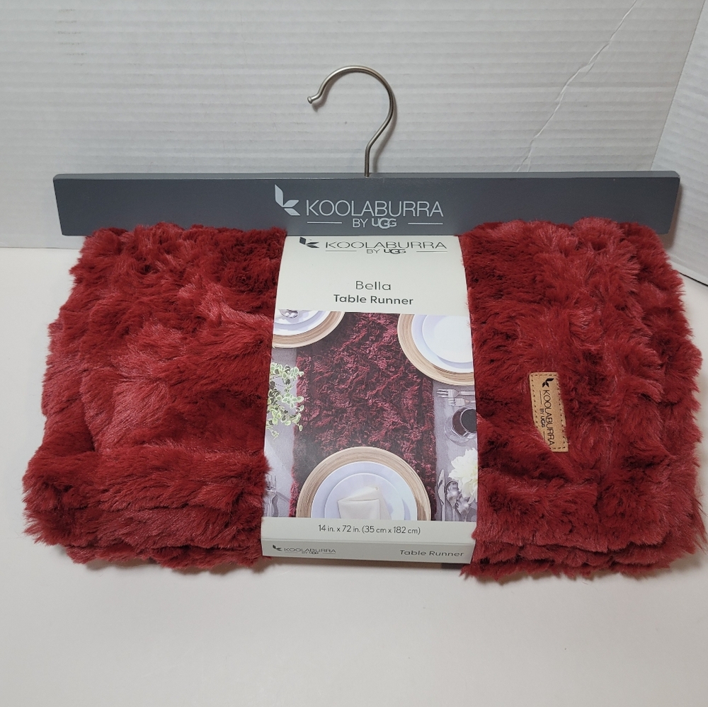 Koolaburra by UGG Lux Faux Fur Bella Table Runner NWT